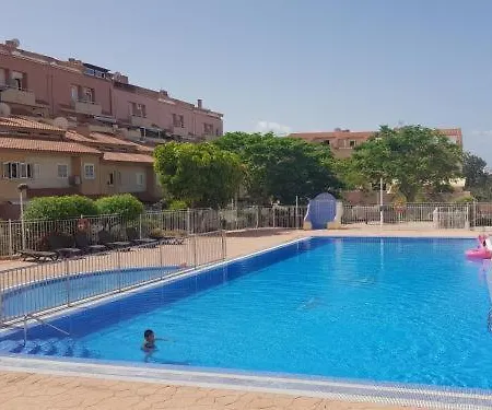 Oasis Dakota Готель *