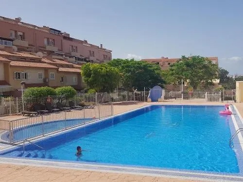 Oasis Dakota Готель *